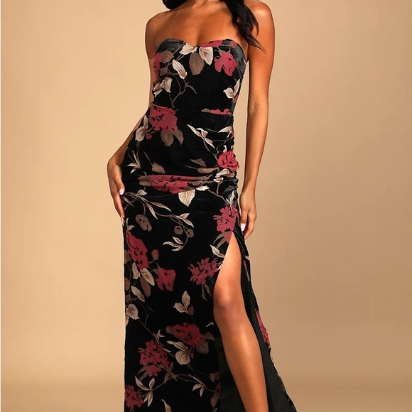 Lulus Dresses & Skirts - Black Floral Velvet Strapless Dress